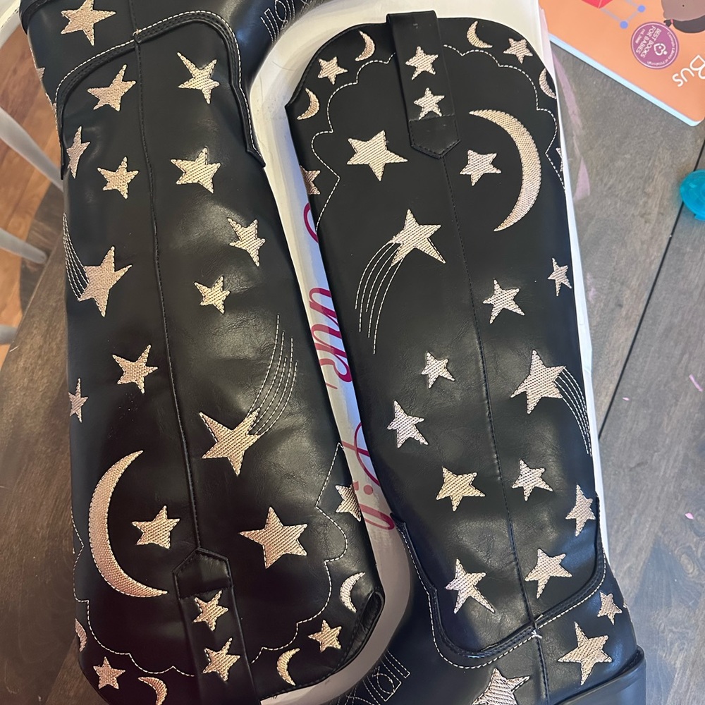 Black Boots with Star and Moon Embroidery